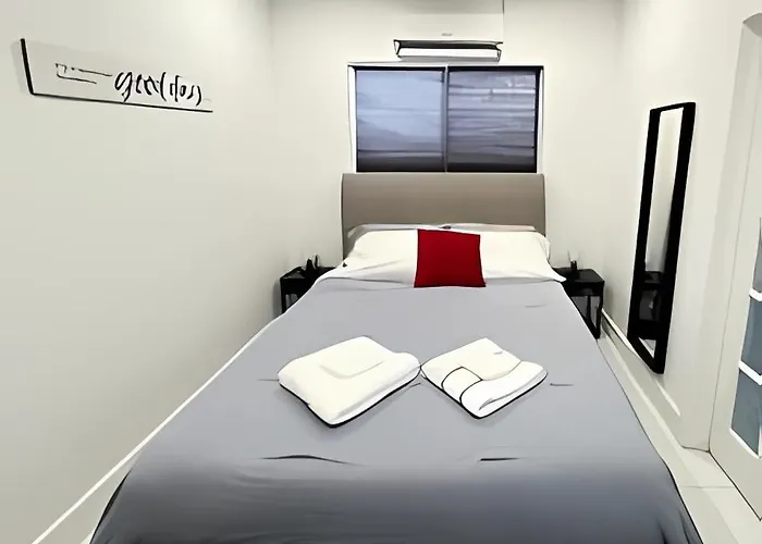 Pretty Private Room, Near The Airport - Free Parking - 01
